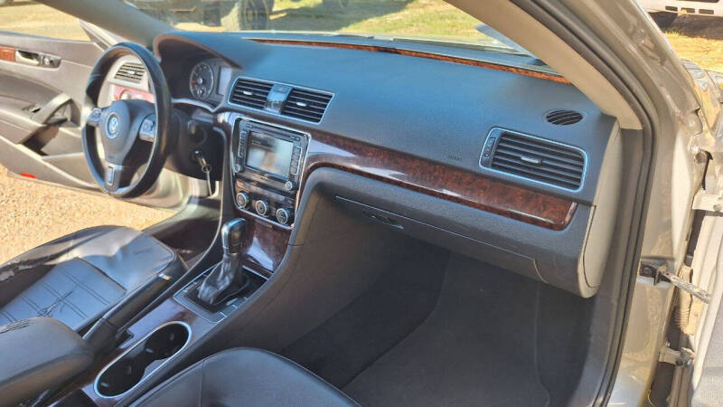 2013 Volkswagen Passat SEL