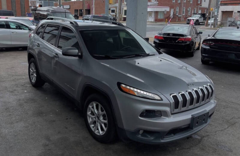 Image 2 of 2017 Jeep Cherokee Latitude