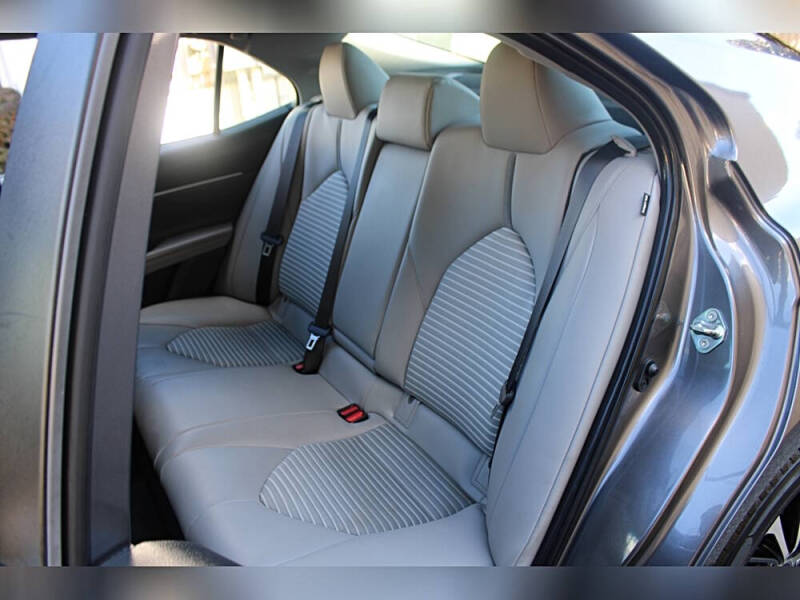 2020 Toyota Camry Hybrid SE