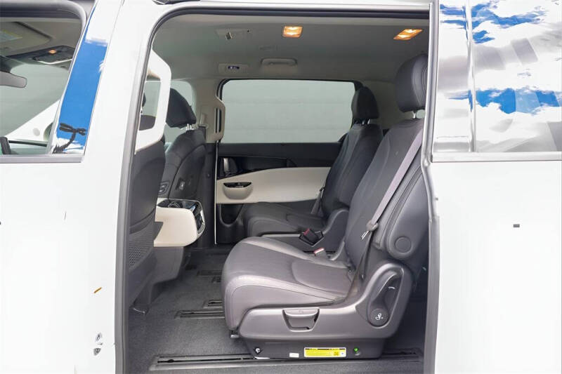 2024 Kia Carnival SX