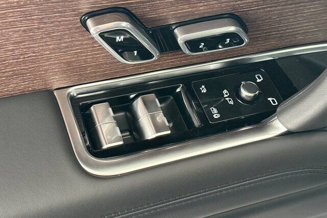 2025 Land Rover Range Rover P530 SE LWB