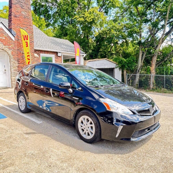 2014 Toyota Prius v Three