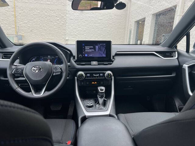 2023 Toyota RAV4 Hybrid SE