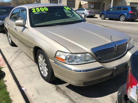 2006 Lincoln Town Car for sale at Square Business Automotive in Milwaukee WI