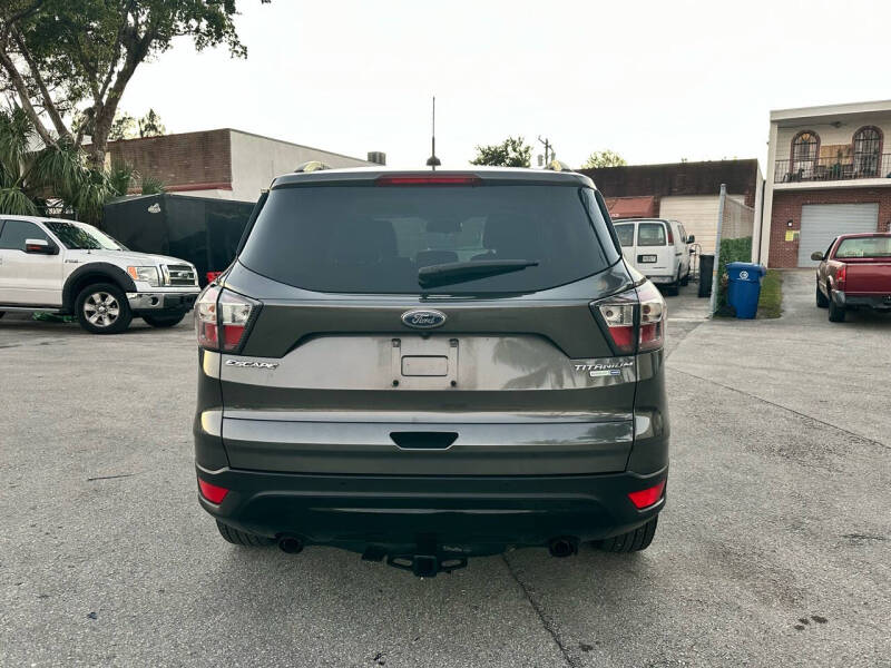 2017 Ford Escape null photo 10