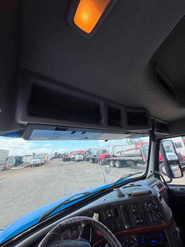 2012 Volvo VNL Tandem