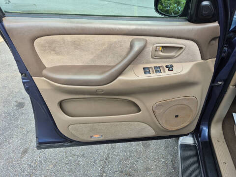 2004 Toyota Sequoia SR5