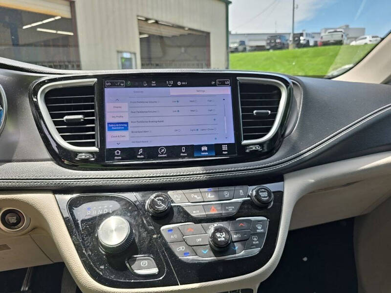 2023 Chrysler Pacifica Touring L