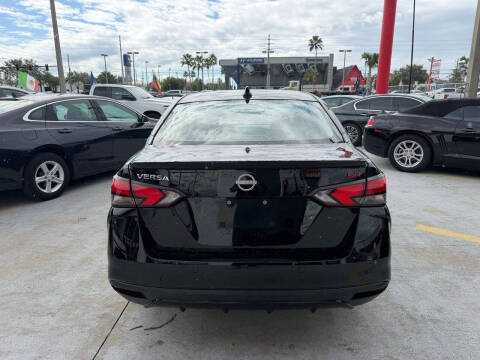 2024 Nissan Versa SR