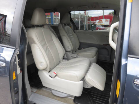 2014 Toyota Sienna XLE 7-Passenger