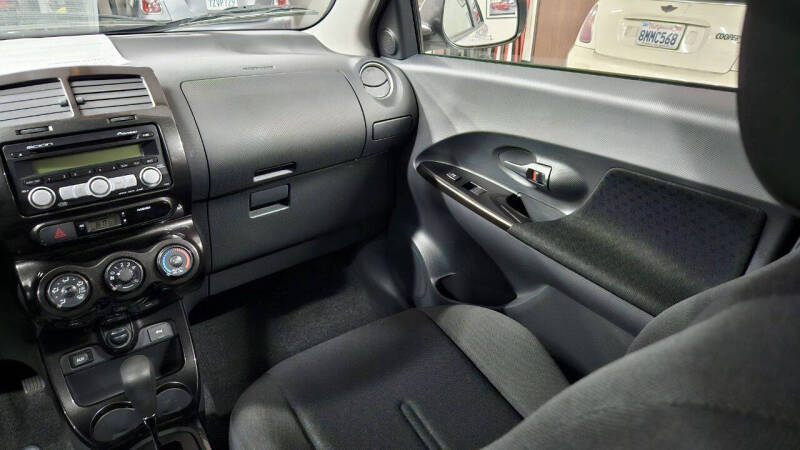 2009 Scion xD Base photo 19