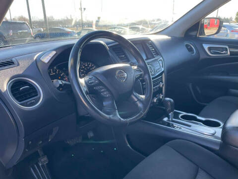 2020 Nissan Pathfinder SV