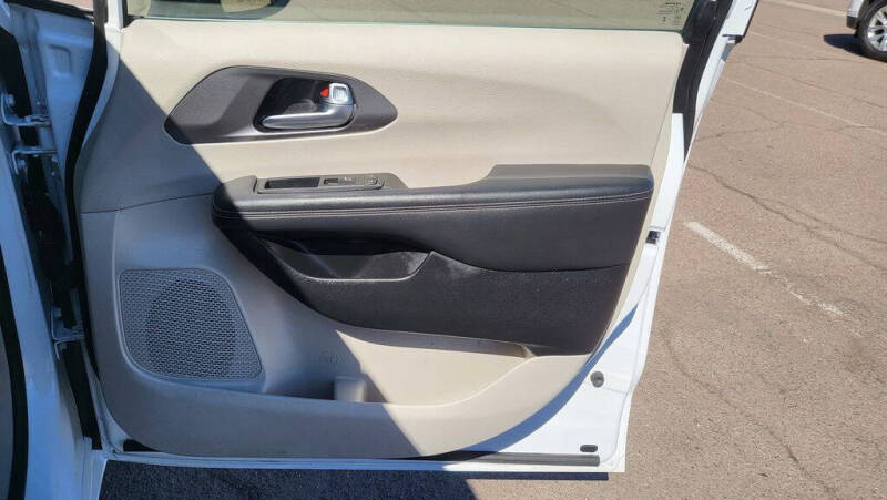 2024 Chrysler Pacifica Plug-In Hybrid Select