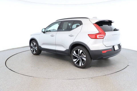 2024 Volvo XC40 B5 Plus Dark Theme