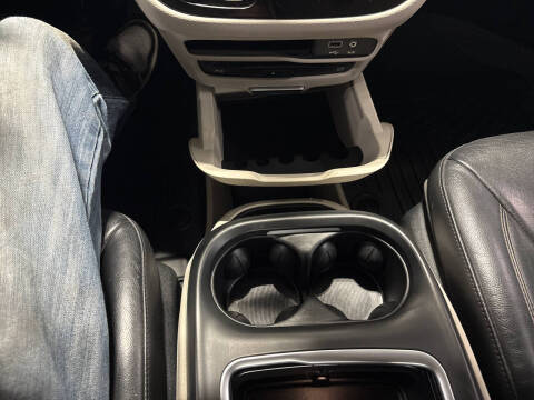 2017 Chrysler Pacifica Touring-L Plus