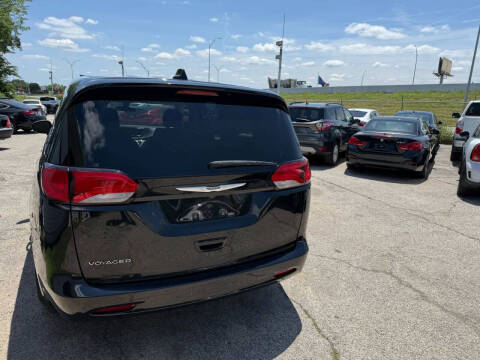 2020 Chrysler Voyager LX