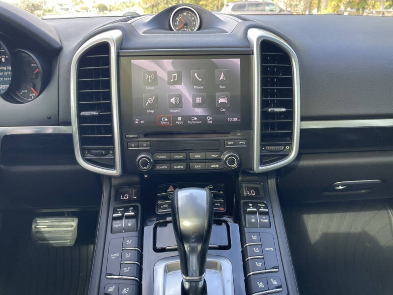 2017 Porsche Cayenne Platinum Edition