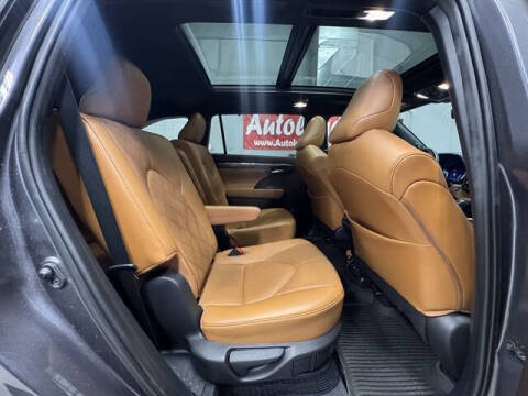 2021 Toyota Highlander Hybrid Platinum