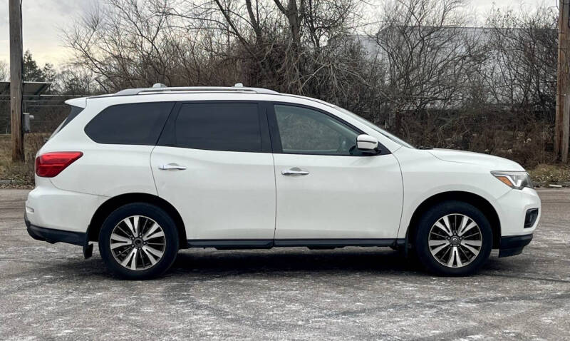 2017 Nissan Pathfinder SV