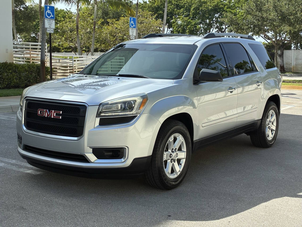 Silver 2014 GMC Acadia SUV / Crossover Front-Wheel Drive 6-Speed Automatic