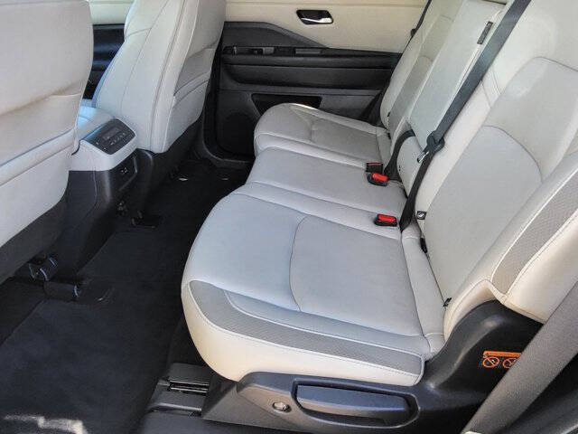 2023 Nissan Pathfinder SL