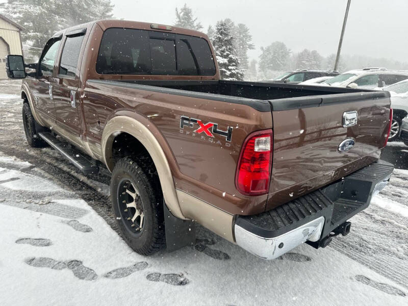 2011 Ford F-250 Super Duty Lariat photo 3