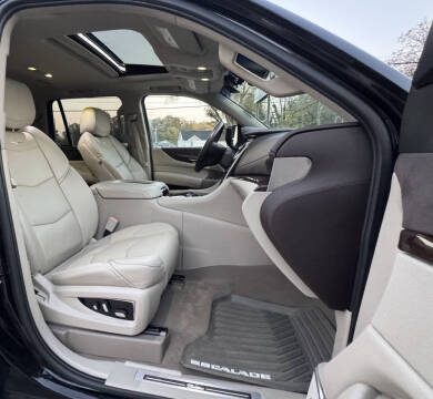 2017 Cadillac Escalade Luxury