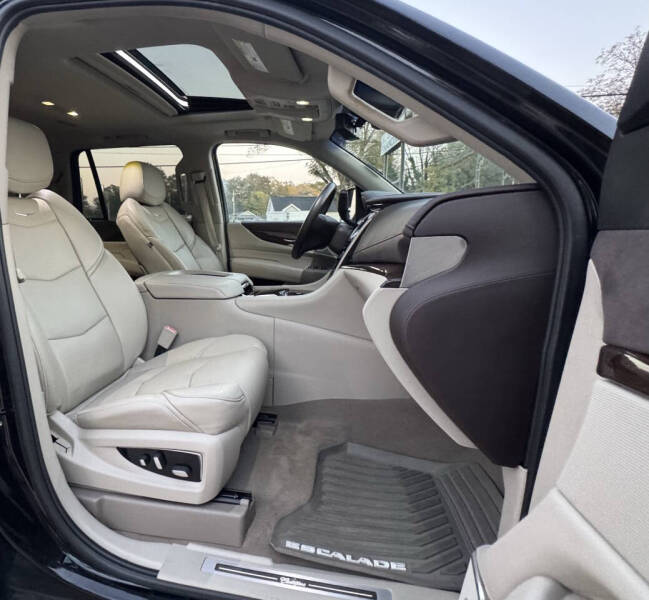 2017 Cadillac Escalade Luxury