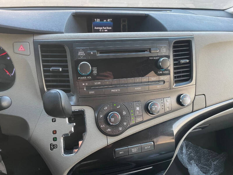 2011 Toyota Sienna LE 7-Passenger