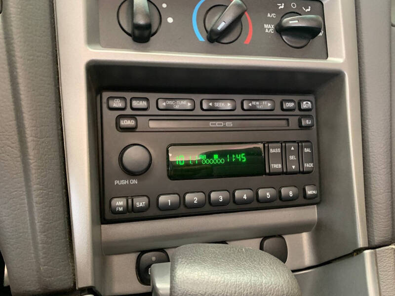 2004 Ford Mustang Deluxe