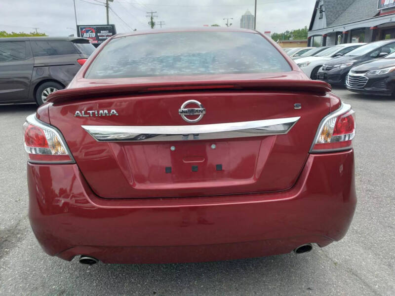 2016 Nissan Altima SV photo 12