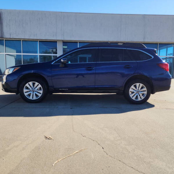 2015 Subaru Outback Premium photo 2