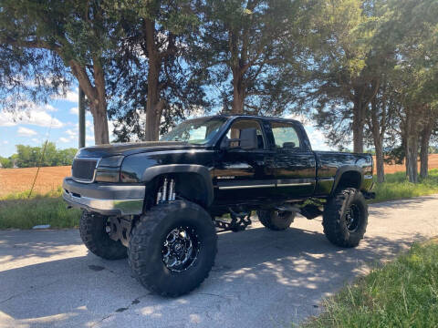 2006 Chevrolet Silverado 2500HD for sale at Tennessee Valley Wholesale Autos LLC in Huntsville AL