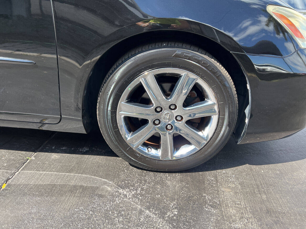 2009 LEXUS ES Sedan - $7,900