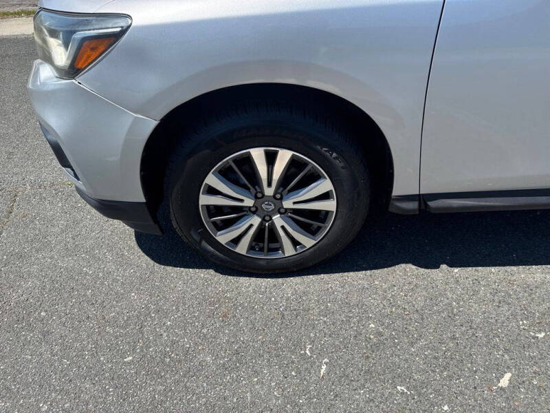2017 Nissan Pathfinder SV