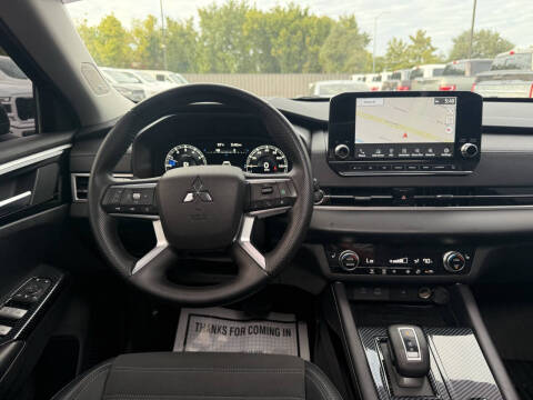 2024 Mitsubishi Outlander SE