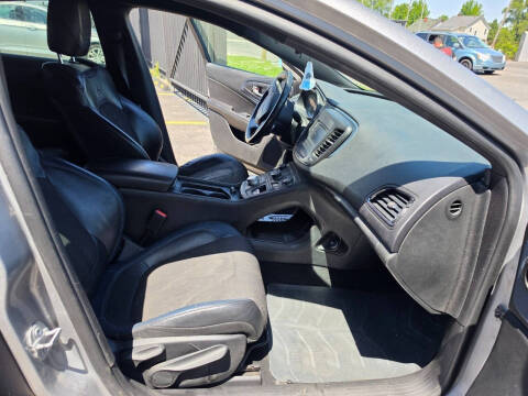2015 Chrysler 200 S