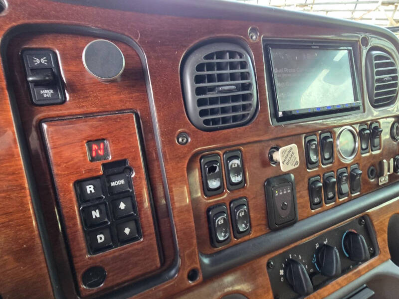 2005 Freightliner M2 106