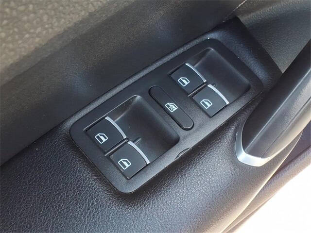 2022 Volkswagen Passat R-Line