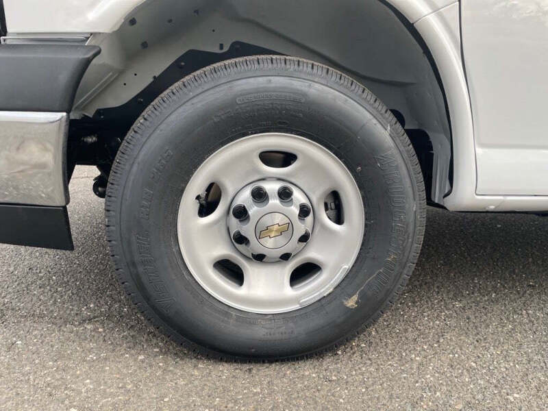 2025 Chevrolet Express 3500