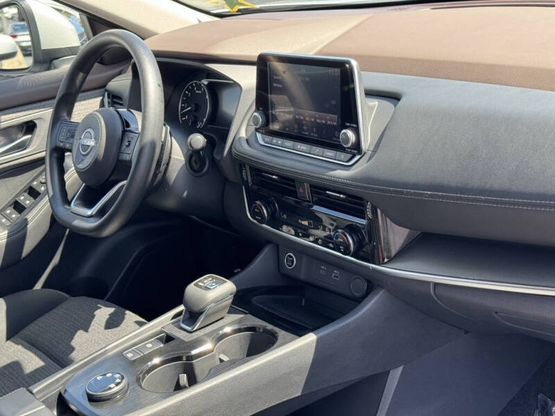 2022 Nissan Rogue SV