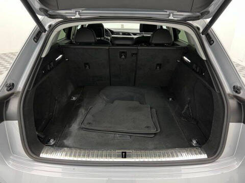 2022 Audi e-tron quattro Premium