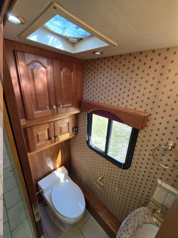 2004 Country Coach Magna