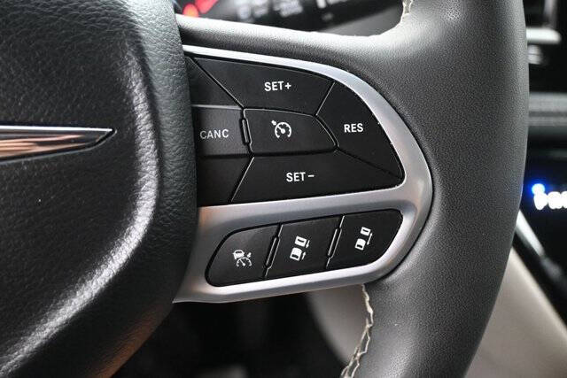 2024 Chrysler Pacifica Plug-In Hybrid Select
