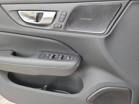 2024 Volvo S60 Recharge T8 Plus Dark Theme