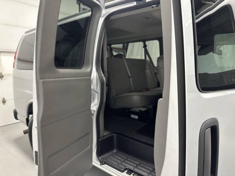 2025 Chevrolet Express LT 3500