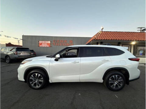 2022 Toyota Highlander LE