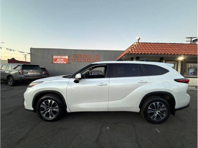 2022 Toyota Highlander LE