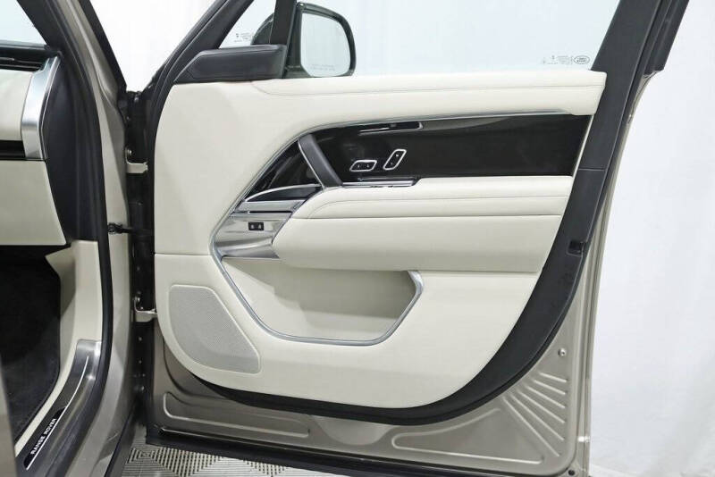 2025 Land Rover Range Rover P530 SE