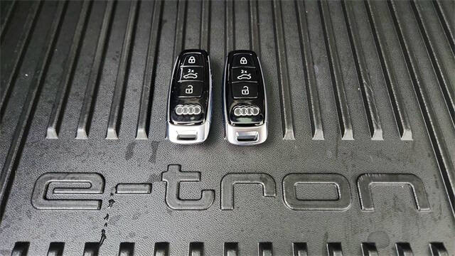 2024 Audi Q8 e-tron quattro Premium Plus